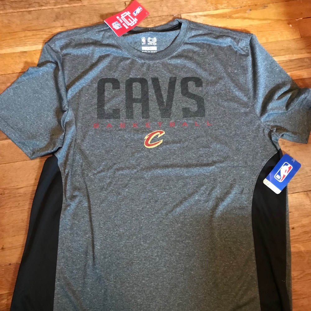 NBA Cavaliers t-shirt that is gray with black on sides in size XXL